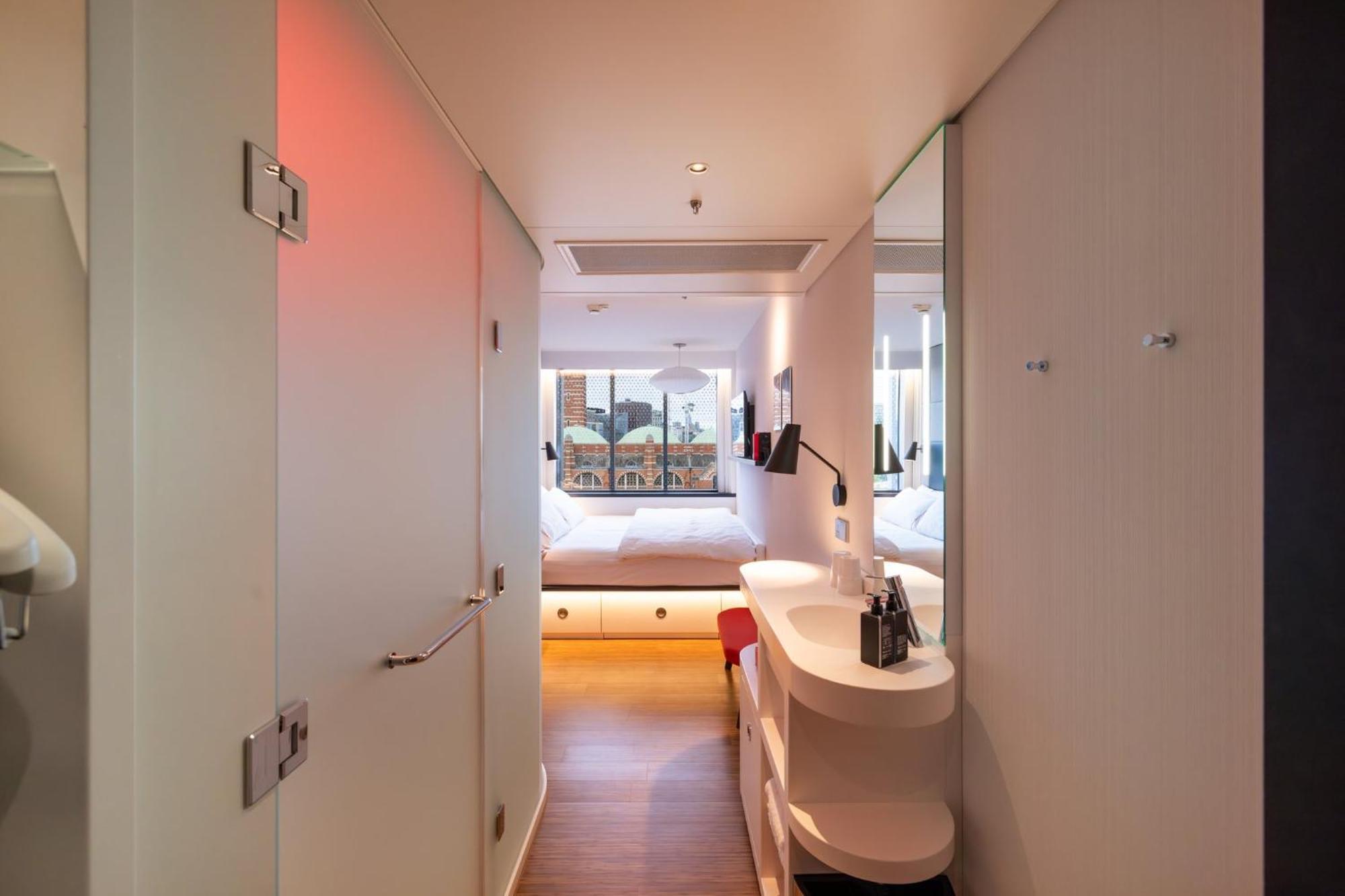 Citizenm London Victoria Station Hotel Buitenkant foto